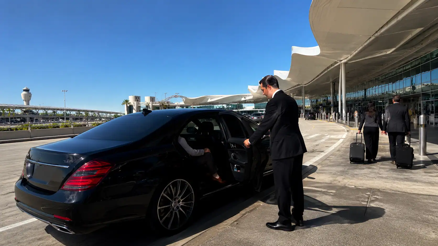 Personal Sedan Services Mercedes S550 at Las Vegas Airport Terminal 1 arrivals for Sun Country Airlines passenger pickup